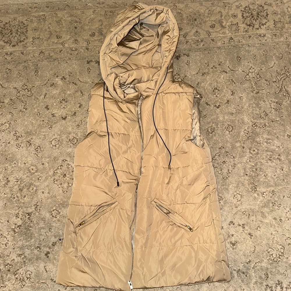 Women’s medium khaki hooded vest